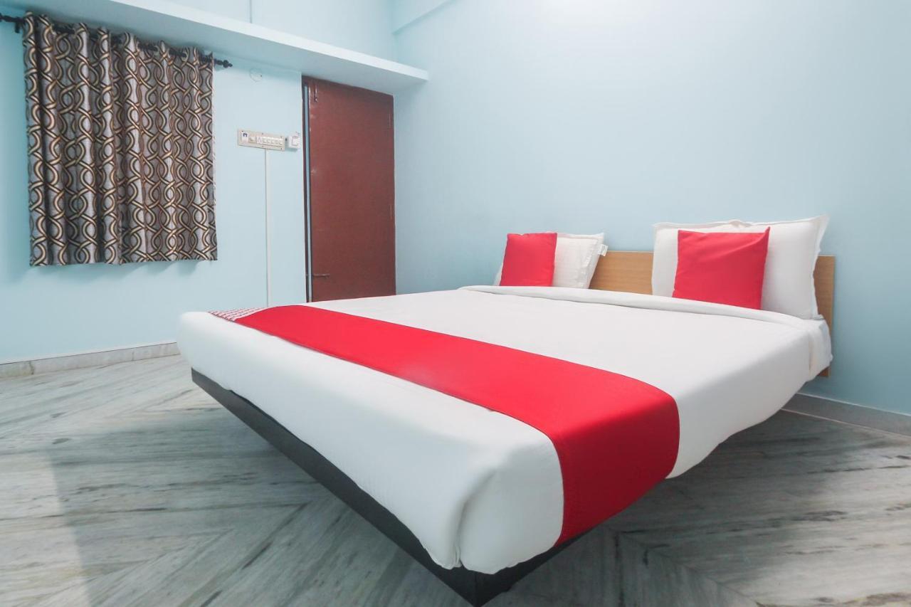 Oyo Flagship 48158 Ss Towers Hotell Podanur Exteriör bild