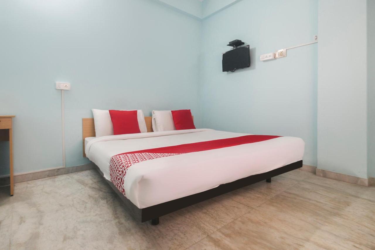 Oyo Flagship 48158 Ss Towers Hotell Podanur Exteriör bild