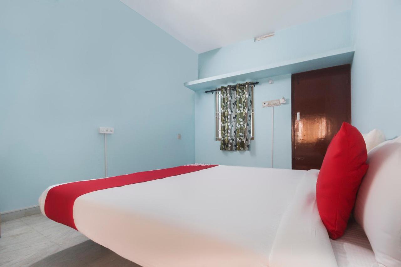 Oyo Flagship 48158 Ss Towers Hotell Podanur Exteriör bild
